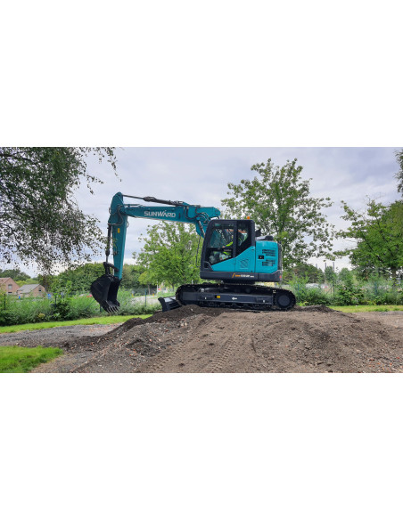 Sunward SWE155UF-2PB (volée variable) + contrapoids + attache rapide hyd