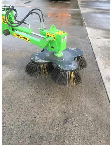 MB 900 AVEC TAILLE HAIE HC 180L