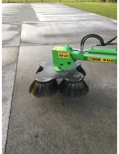 MB 900 with Hedge cutter HC 180L